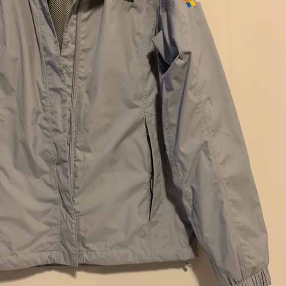 North Face Rain Coat with a Logo - Picture 5 of 16
